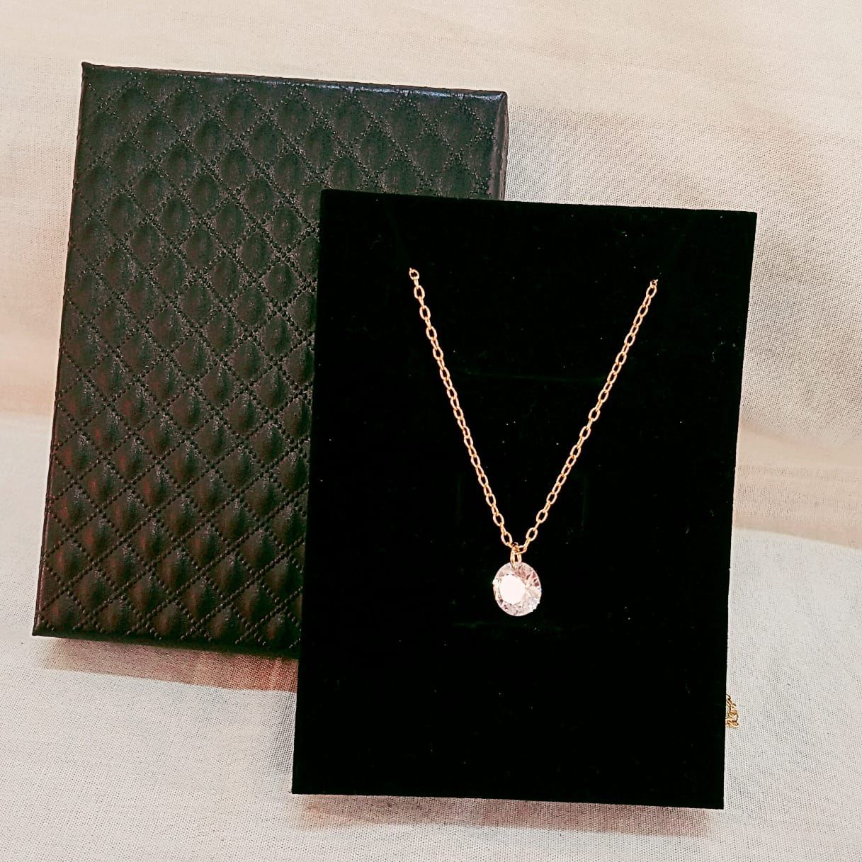 Colar Solitária Dourado - corrente fina dourada com pingente zircônia redonda
